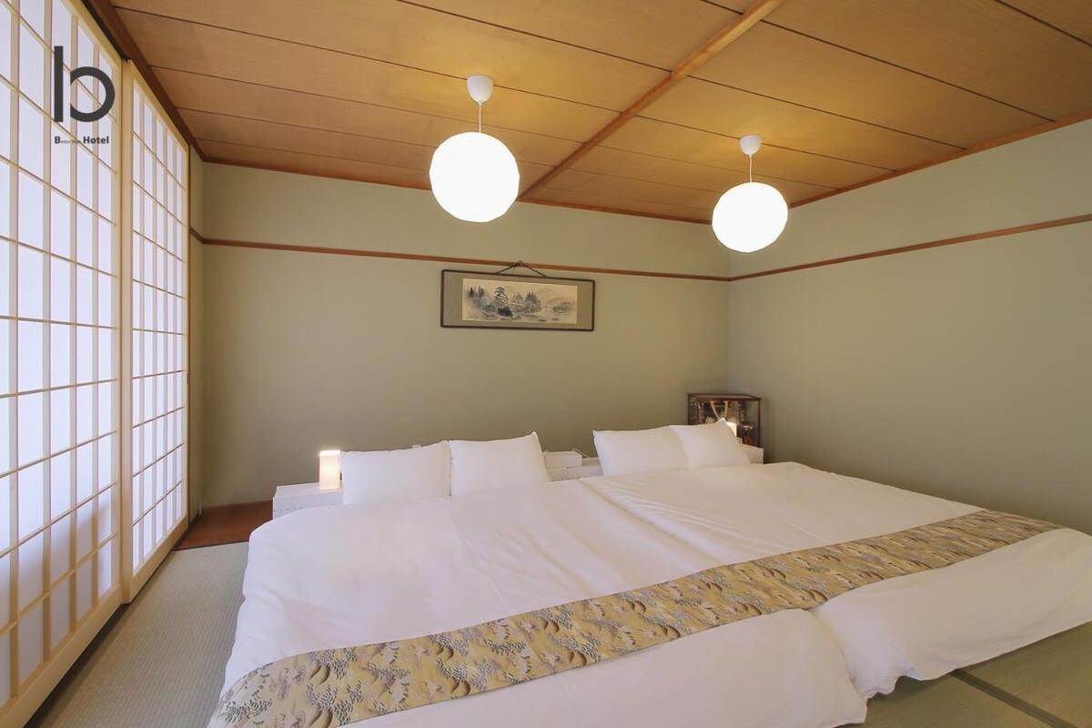 Large 2 bedroom apartment for 12people  Hiroshima Buitenkant foto
