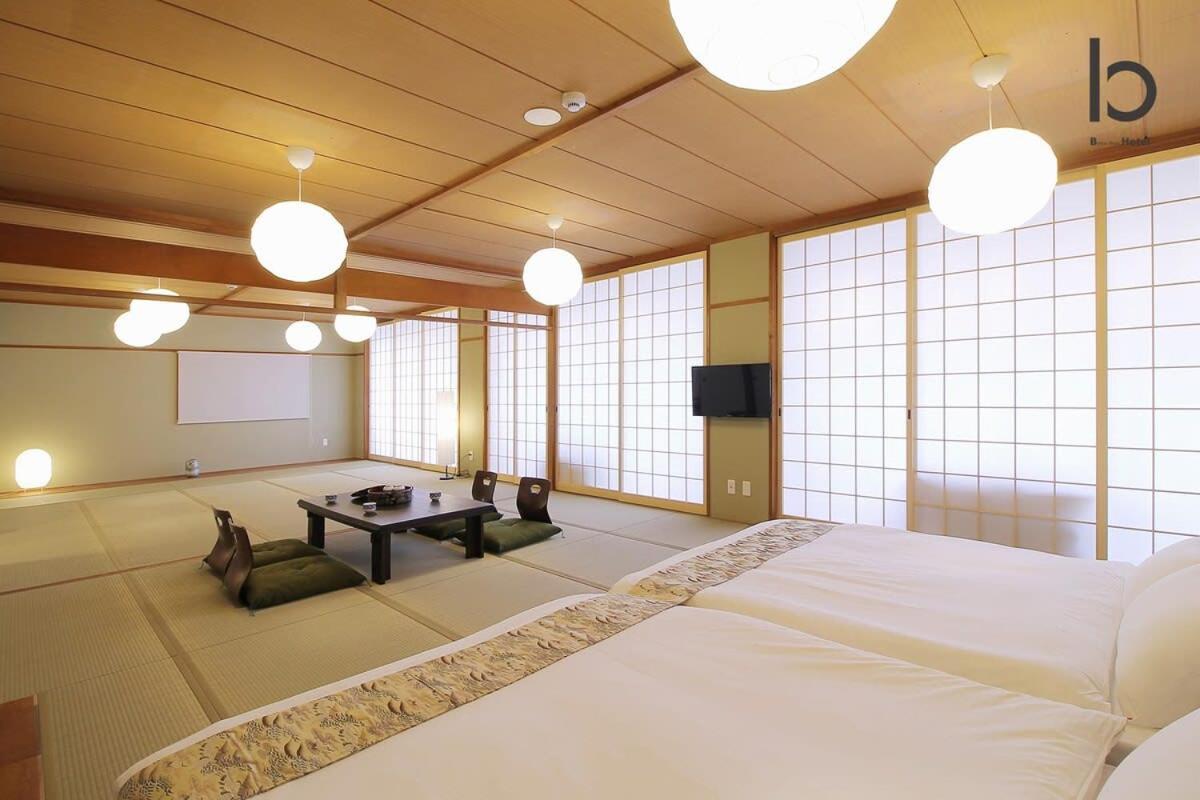 Large 2 bedroom apartment for 12people  Hiroshima Buitenkant foto